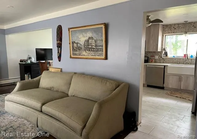 Photo 4 of Single family home for sale at 28835 Murray Crescent Dr, Southfield, MI 48076 | MLS# 20261023326 | Listing updated on 2026-07-07