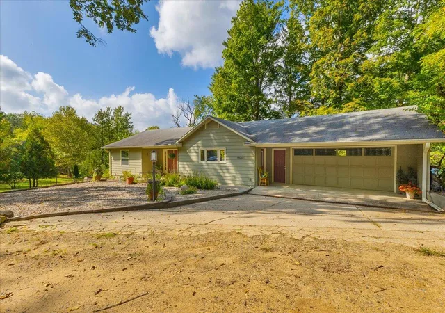 4th image of 45417 15Th Ave, Bloomingdale, MI 49026 | MLS# 69026014242