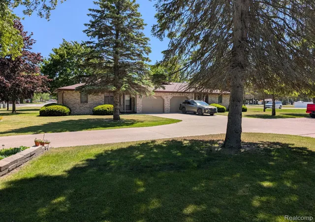 Listing Photo 4 - Condo for sale in building located at 600 Thomas St, Hemlock, MI 48626