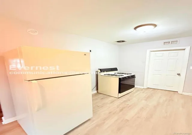 Photo 4 of Single family home for sale at 18455 Wormer St, Detroit, MI 48219 | MLS# 20261023492 | Listing updated on 2026-07-17