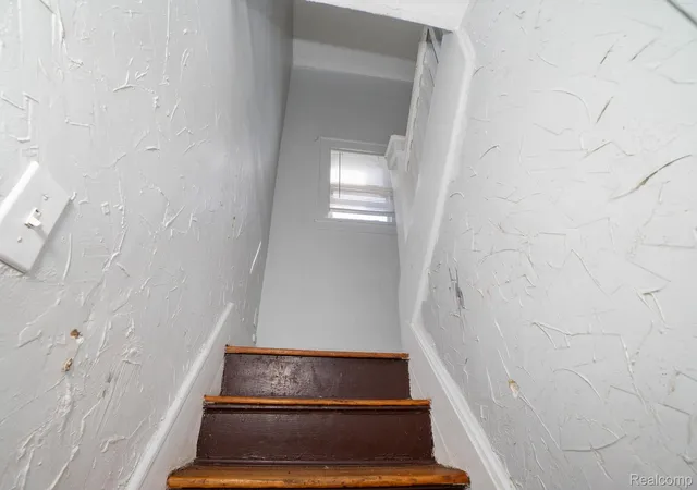 Photo 3 of Single family home for sale at 16155 Trinity St, Detroit, MI 48219 | MLS# 20261023516 | Listing updated on 2026-08-14