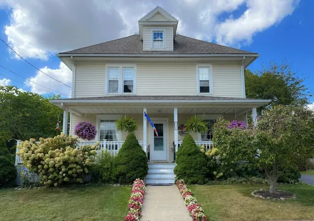 Photo 1 of Single family home for sale at 410 S Center St, Stockbridge, MI 49285 | MLS# 81026014497 | Listing updated on 2026-06-03