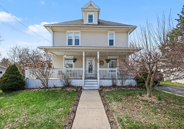 Photo 2 of Single family home for sale at 410 S Center St, Stockbridge, MI 49285 | MLS# 81026014497 | Listing updated on 2026-06-03