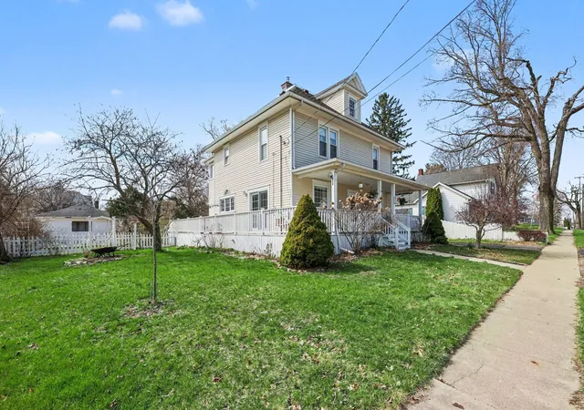 Photo 3 of Single family home for sale at 410 S Center St, Stockbridge, MI 49285 | MLS# 81026014497 | Listing updated on 2026-06-03