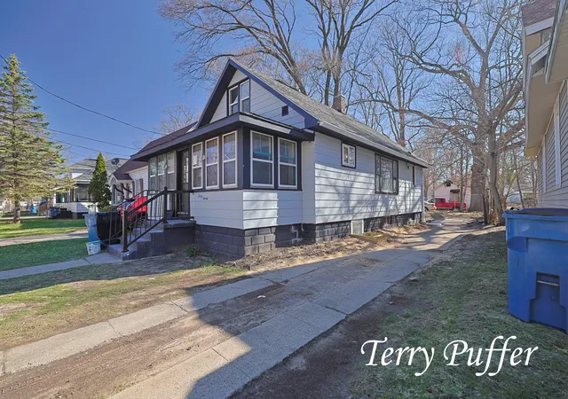 Homes for sale in Muskegon, MI | 3020 Highland St, Muskegon, MI 49444 | MLS# 71026014584