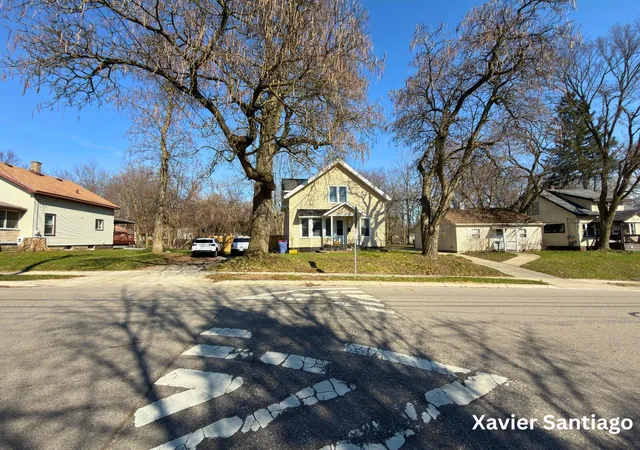 Homes for sale in Grand Rapids City Kent, MI | 1128 Emerald Ave Ne, Grand Rapids City Kent, MI 49503 | MLS# 65026014605