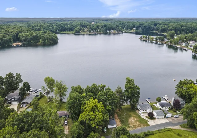 2nd image of 12349 N Sherman Lake Dr, Augusta, MI 49012 | MLS# 66026014657