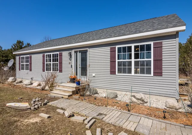 Photo 4 of Single family home for sale at 11782 Brettonwood Hts Dr, Rapid City, MI 49676 | MLS# 78080066695 | Listing updated on 2026-07-11