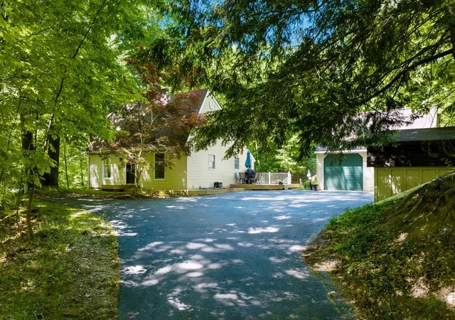 Photo 1 of Single family home for sale at 10520 S Dalzell Rd, Traverse City, MI 49684 | MLS# 78080066728 | Listing updated on 2026-09-12