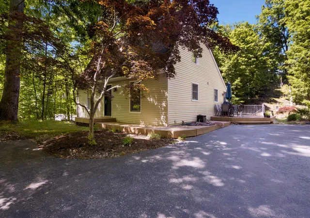 Photo 2 of Single family home for sale at 10520 S Dalzell Rd, Traverse City, MI 49684 | MLS# 78080066728 | Listing updated on 2026-09-12