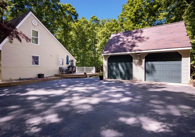 Photo 3 of Single family home for sale at 10520 S Dalzell Rd, Traverse City, MI 49684 | MLS# 78080066728 | Listing updated on 2026-09-12