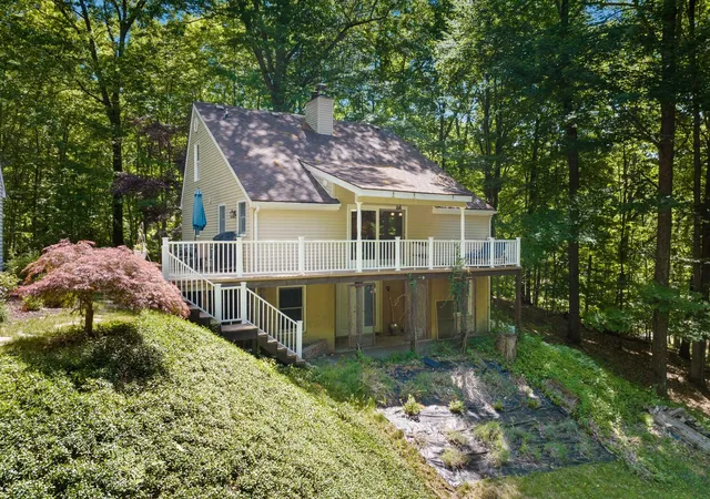 Photo 3 of Single family home for sale at 10520 S Dalzell Rd, Traverse City, MI 49684 | MLS# 78080066728 | Listing updated on 2026-09-12