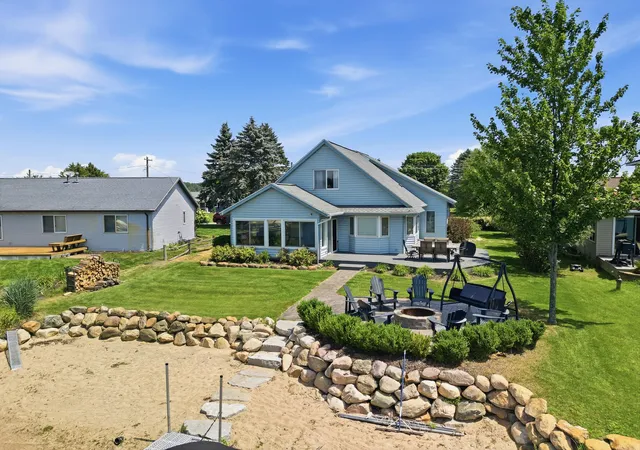 Photo 2 of Single family home for sale at 7201 Holiday Dr, Stanwood, MI 49346 | MLS# 72026014701 | Listing updated on 2026-09-02