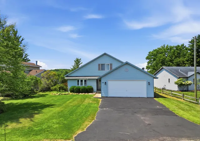 Photo 3 of Single family home for sale at 7201 Holiday Dr, Stanwood, MI 49346 | MLS# 72026014701 | Listing updated on 2026-09-02