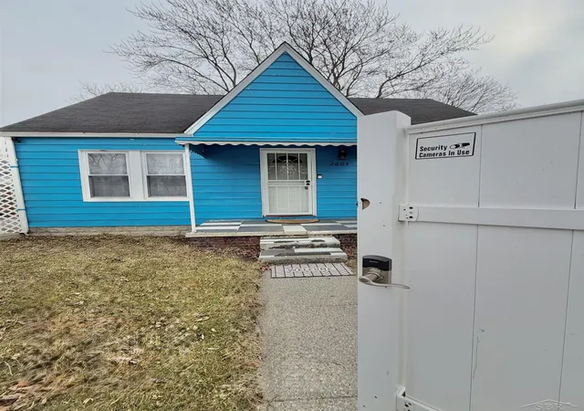 Photo 2 of Single family home for sale at 2604 Owen St, Saginaw, MI 48601 | MLS# 61050203966 | Listing updated on 2026-07-01