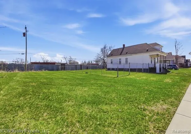 Homes for sale in Hamtramck, MI | 13540 Moran St, Hamtramck, MI 48212 | MLS# 20261024005