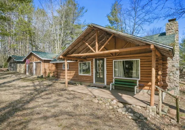 Photo 3 of Single family home for sale at 156 Elm Blvd, Cadillac, MI 49601 | MLS# 78080066702 | Listing updated on 2026-09-11