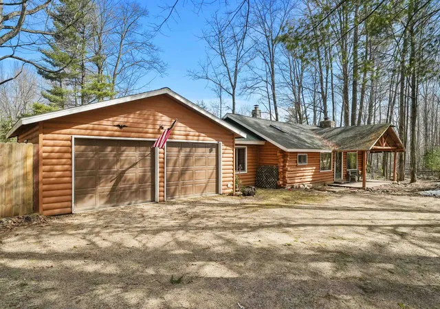 Photo 3 of Single family home for sale at 156 Elm Blvd, Cadillac, MI 49601 | MLS# 78080066702 | Listing updated on 2026-09-11