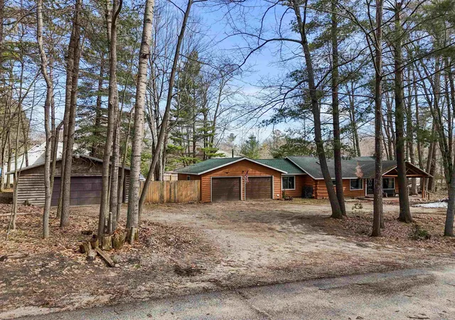 Photo 4 of Single family home for sale at 156 Elm Blvd, Cadillac, MI 49601 | MLS# 78080066702 | Listing updated on 2026-09-11