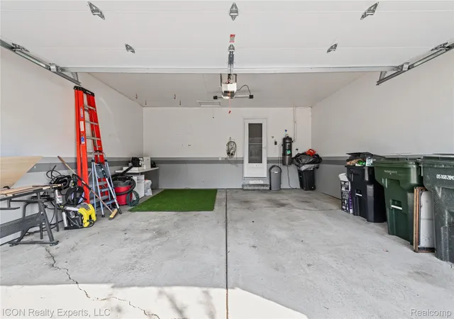 Listing Photo 2 - Condo for sale in building located at 3754 Knightbridge Cir, Sterling Heights, MI 48314