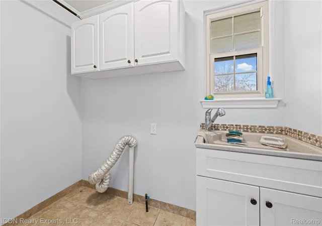 Listing Photo 4 - Condo for sale in building located at 3754 Knightbridge Cir, Sterling Heights, MI 48314