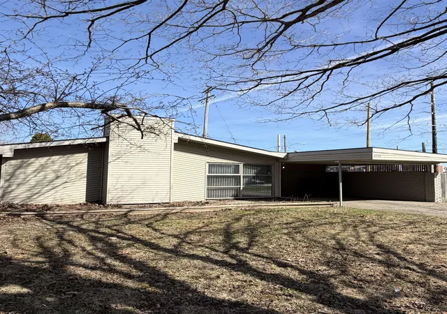 Photo 1 of Sale Pending at 3713 Briarwood Dr, Flint, MI 48507 | MLS# 5050203996 | Listing updated on 2026-04-15