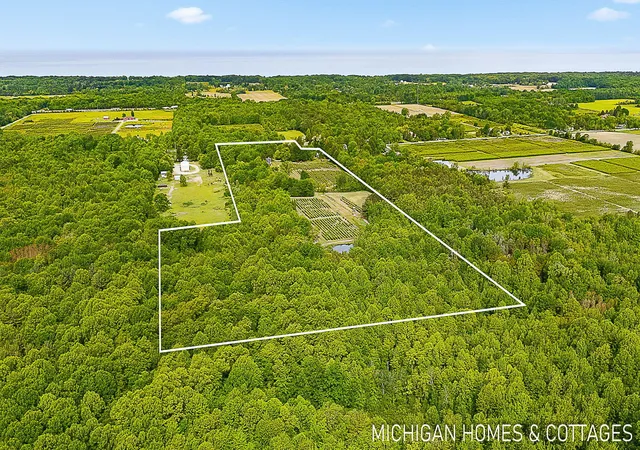 Photo 2 of Single family home for sale at 1661 68th Street, Fennville, MI 49408 | MLS# 71026014779 | Listing updated on 2026-10-27