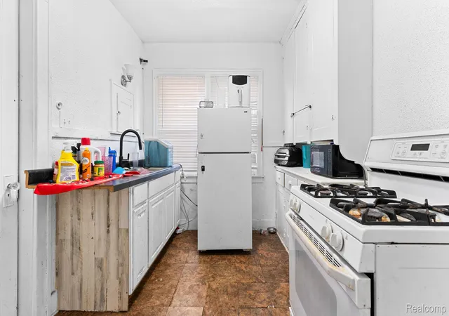 Photo 3 of Single family home for sale at 2984 Leslie St, Detroit, MI 48238 | MLS# 20261024053 | Listing updated on 2026-09-11