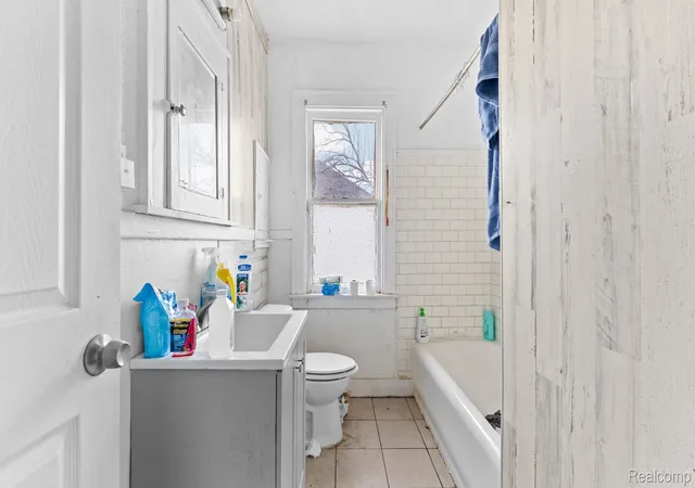 Photo 4 of Single family home for sale at 2984 Leslie St, Detroit, MI 48238 | MLS# 20261024053 | Listing updated on 2026-09-11