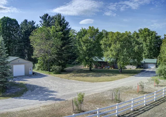 Photo 3 of Single family home for sale at 4793 E Duck Lake Rd, Grawn, MI 49637 | MLS# 78080066670 | Listing updated on 2026-09-18