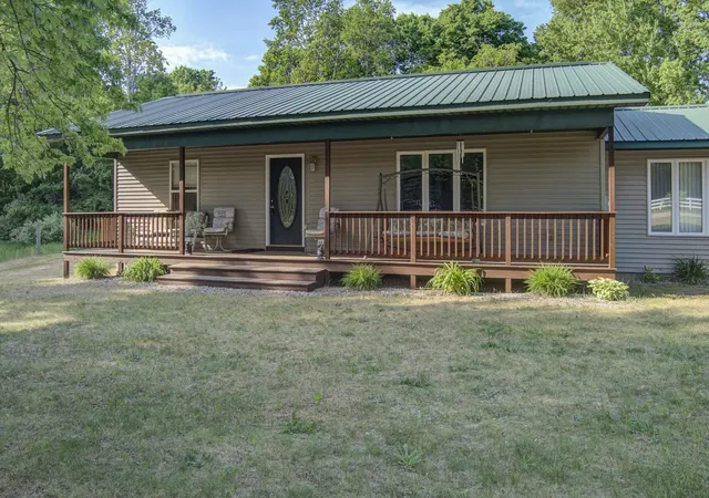 Photo 3 of Single family home for sale at 4793 E Duck Lake Rd, Grawn, MI 49637 | MLS# 78080066670 | Listing updated on 2026-09-18