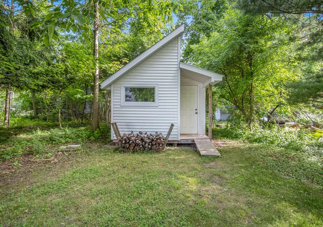 28th image of 620 N Lakeshore Dr, Ludington, MI 49431 | MLS# 67026014873