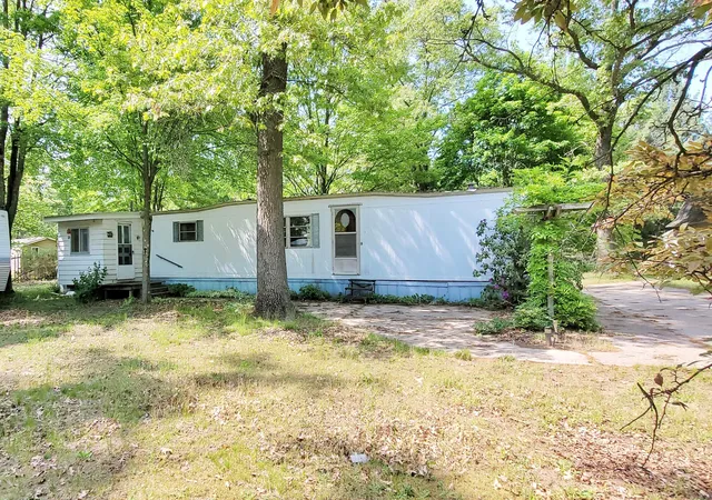 3rd image of 5350 E Crystal Lake Rd, Holton, MI 49425 | MLS# 72026014874