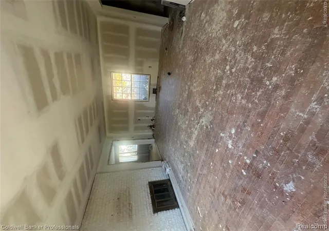 Photo 3 of Single family home for sale at 29585 Woodhaven Ln, Southfield, MI 48076 | MLS# 20261024267 | Listing updated on 2026-08-03