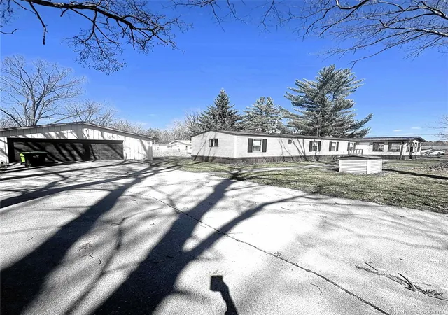 Photo 3 of Single family home for sale at 1125 Oakwood St, Beaverton, MI 48612 | MLS# 20261024283 | Listing updated on 2026-07-06