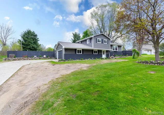 Photo 2 of Single family home for sale at 1337 Haines Rd, Lapeer, MI 48446 | MLS# 20261024324 | Listing updated on 2026-09-15
