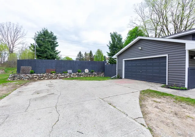 Photo 3 of Single family home for sale at 1337 Haines Rd, Lapeer, MI 48446 | MLS# 20261024324 | Listing updated on 2026-09-15