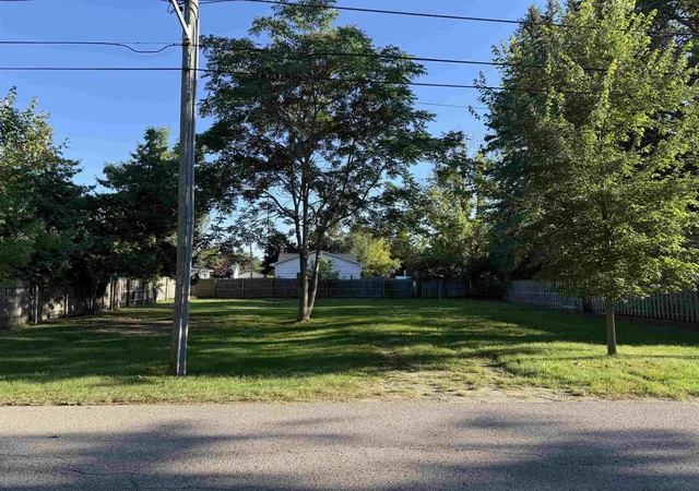 Homes for sale in Charlevoix, MI | 406 W Lincoln Ave, Charlevoix, MI 49720 | MLS# 78080066825