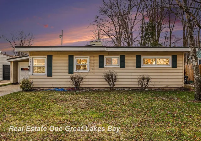 Photo 1 of Sale Pending at 1712 Zauel St, Saginaw, MI 48602 | MLS# 61050204117 | Listing updated on 2026-04-20