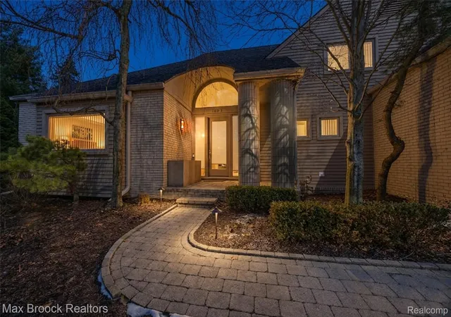Listing Photo 2 - Condo for sale in building located at 1603 Franklin Hls Dr, BloomfieldHillsCity_Oakland, MI 48302 - Unit #1
