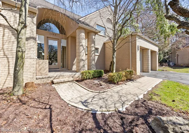 Listing Photo 3 - Condo for sale in building located at 1603 Franklin Hls Dr, BloomfieldHillsCity_Oakland, MI 48302 - Unit #1
