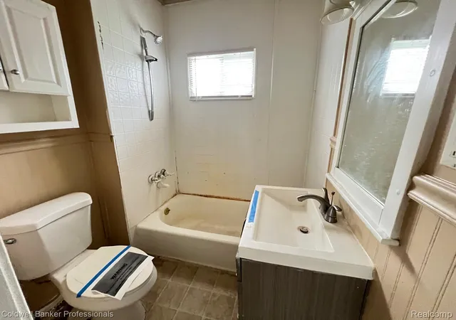 14th image of 8080 Penrod St, Detroit, MI 48228 | MLS# 20261024439