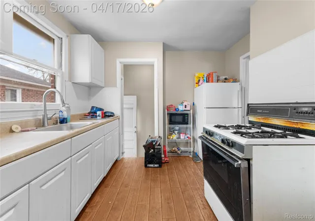 Photo 4 of Single family home for sale at 911 Sherbourne St, Inkster, MI 48141 | MLS# 20261024446 | Listing updated on 2026-09-13
