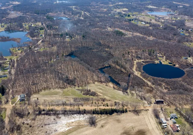 5th image of 825 W Rose Center Rd, Holly, MI 48442 | MLS# 20261024462