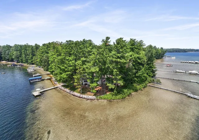 Photo 3 of Single family home for sale at 620 Lakewood Rd, Traverse City, MI 49685 | MLS# 78080066845 | Listing updated on 2026-07-31