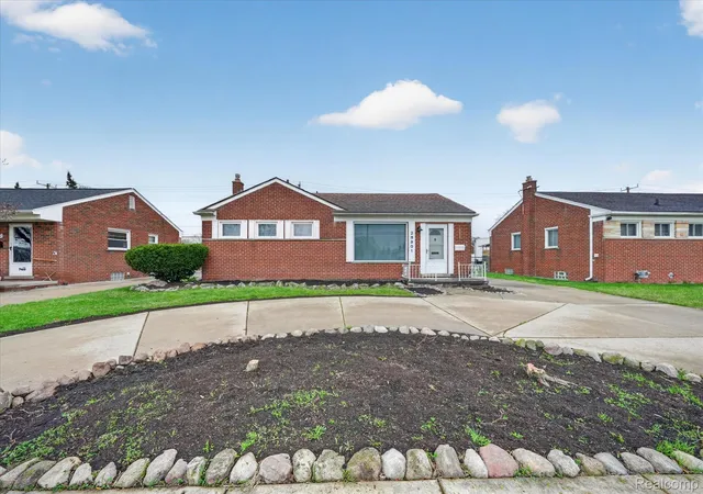 2nd image of 28901 W Chicago St, Livonia, MI 48150 | MLS# 20261024508