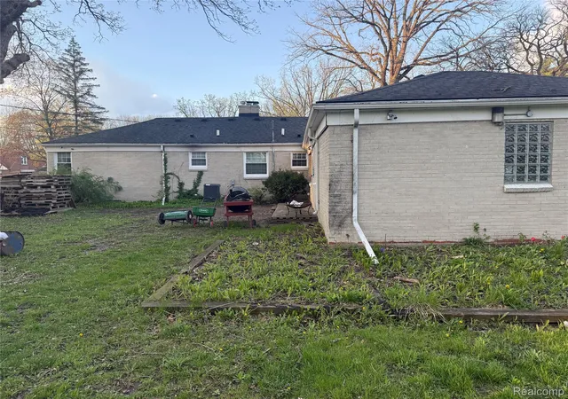 3rd image of 20088 Woodland St, Harper Woods, MI 48225 | MLS# 20261024523