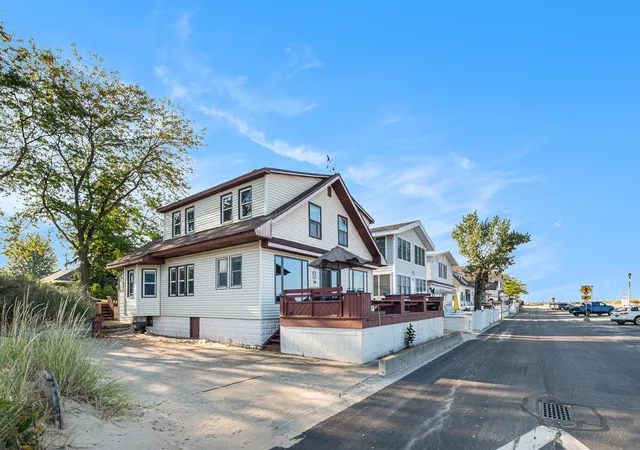 2nd image of 30 Lakeshore Dr, South Haven, MI 49090 | MLS# 69026015030