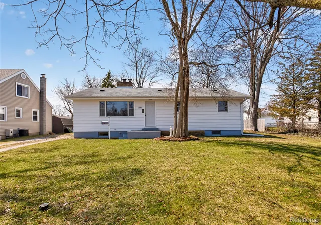Homes for sale in Bay City, MI | 2300 S Lincoln, Bay City, MI 48708 | MLS# 20261024588