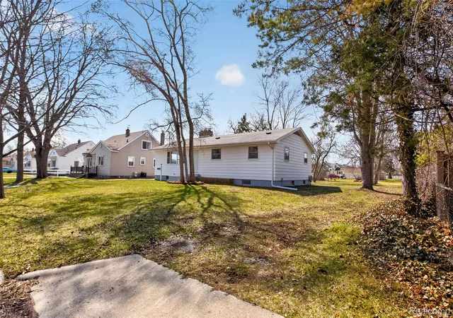 Homes for sale in Bay City, MI | 2300 S Lincoln, Bay City, MI 48708 | MLS# 20261024588